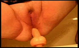 Tiny shit on top of her dildo while masturbating