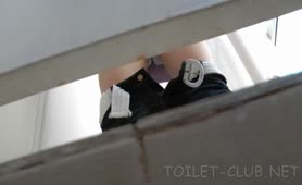 Spying on a sexy babe shitting