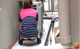 Petite Japanese pooping in public