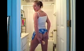 Hot Chick Dumps a Load in the Bathroom