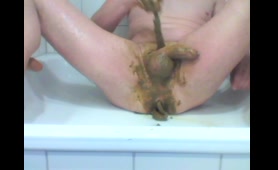 Babe Craps Fresh Shit Right Now