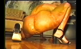 Dirty Babe Craps on the Floor