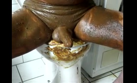 Hottie Takes a Crappy Dump