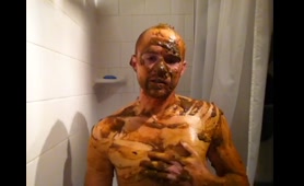 Ginger Takes a Shit Bath