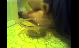Hottie Dumps a Load in the Bowl