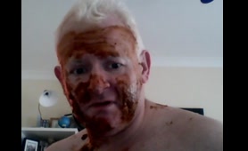 Lady Gives Herself a Shitty Face Therapy