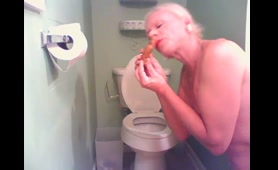 Sexy Slut Eats a Crappy Dump
