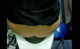 Blonde Shits While Concentrating
