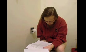 Curvy Babe Shits and Shows Her Ass