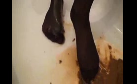Woman Shits in the Shower