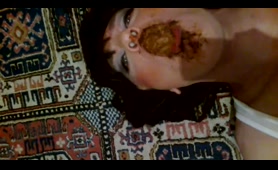 Shemale Queen Leila Eats Her Own Poop