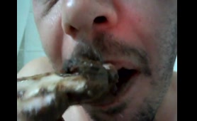 Man Eats His Own Shit