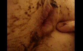 Curvy Babe Takes a Shit with Dildo