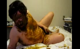Bearded dude smeared with his own Shit