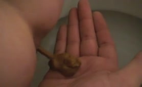 Pooping on his hands