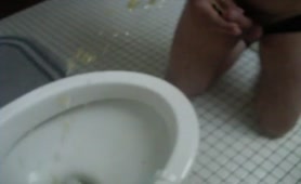 Piss with pressure in toilet