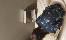 Asian babe caught pooping in the toilet 